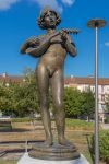 Statua in bronzo del cantante fiorentino nel centro di Troyes, Francia - © frlegros / Shutterstock.com
