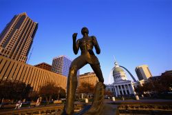 Statua sul fronte della Old Courthouse di Saint Louis in Missouri. - © Joseph Sohm / Shutterstock.com 