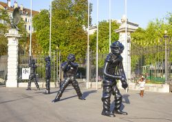 Statue al Parc des Bastions di Ginevra, Svizzera. Realizzato a partire dal XVIII° secolo, il Parco dei Bastioni si estende per poco meno di 65 mila metri quadrati nel centro della città. ...