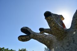 Statue del Giardino dei Tarocchi a Capalbio, provincia di Grosseto, Toscana. La costruzione del parco è iniziata nel 1979 e terminata nel 1996.
