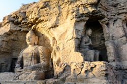 Statue di Buddha nelle grotte di Yungang nei pressi di Datong, provincia di Shanxi, Cina.
