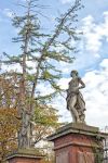 Due statue all'ingresso laterale di Villa Lando Correr a Lozzo Atestino sui Colli Euganei, vicino a Padova (Veneto) - © FEDELE FERRARA / Shutterstock.com