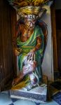 La statuetta di un demone all'ingresso della chiesa di Santa Maria Maddalena a Rennes-le-Chateau (Francia) - © KarSol / Shutterstock.com