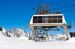 Stazione dello skilift alle Alpette nel comprensorio sciistico di Vaujany e Oz en Oisans, Francia.
