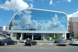 Stazione ferroviaria di Poznan, Polonia - Poznan Glowny, nel cuore della città, è la principale stazione ferroviaria di questa bella località polacca. Offre un eccellente ...