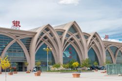 La stazione ferroviaria di Yinchuan, provincia di Ningxia, Cina - © beibaoke / Shutterstock.com