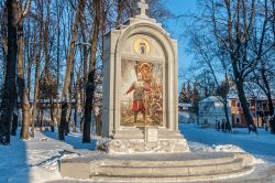 Stele del principe Pozharskyk a Yaroslavl, Russia  - Il monumento commemorativo eretto in onore del giuramento di Pozharskyk sorge nei pressi del Monastero Spassky di Yaroslavl © ANASTASIYA ...