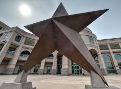 La stella del Texas di fronte al Bob Bullock Texas State History Museum nel centro di Austin (USA).
