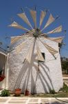 Mulino a vento sull'isola di Naxos, Grecia - Ampiamente diffusi in tutte le Cicladi per via delle condizioni climatiche favorevoli, i mulini a vento sono una costante del paesaggio di Naxos. ...