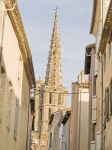Strada nel centro di Limoux e Cattedrale gotica - © emei / Shutterstock.com
