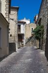 Strada nel centro storico del borgo di Pietrapertosa, nel centro geometrico della regione Basilicata - © Mi.Ti. / Shutterstock.com