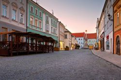 La città storica di Mikulov in Moravia, Repubblica Ceca. Fu fondata tra il XII° e il XIII° secolo come castello e sede di mercato settimanale per poi diventare una città ...
