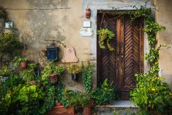 Strada e angoli della città medievale di Lucignano, Arezzo, Italia. Questa perla della Valdichiana possiede un importante patrimonio artistico, paesaggistico e enogastronomico.




 ...