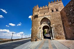 Una delle antiche porte di Toledo, nel cuore della Spagna, che conducono al centro storico dichiarato Patrimonio dell'Umanità dall'UNESCO nel 1986. Fondate dai visigoti e ricostruite ...