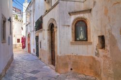 Strada lastricata nel centro storico di Noci, comune della Valle d'Itria