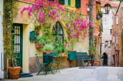 Street view del centro storico di Roquebrune-Cap-Martin ...