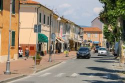 Street view del centro storico di Vada, frazione di Rosignano Marittimo, Toscana - © Nick_Nick / Shutterstock.com
