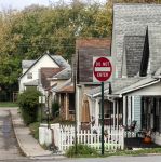 Street view della cittadina di Indianapolis, Indiana (USA), in una giornata nuvolosa.
