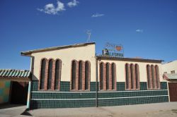 Street view di Oruro, Bolivia, in una giornata con il cielo azzurro - © Free Wind 2014 / Shutterstock.com