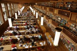 Studenti nella Biblioteca dell'Università Cattolica di Leuven, Belgio - © desdemona72 / Shutterstock.com