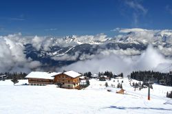 Suggestivo panorama alpino nel villaggio di Flachau, Austria.

