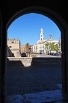 Un suggestivo scorcio sulla vecchia Bari, Puglia, Italia. Bari è una scoperta affascinante grazie ai suoi due volti: quello ipnotico dell'antico centro storico e quello dell'elegante ...