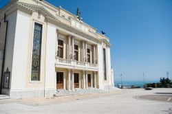 Il Teatro Tosti, già Teatro Vittoria, nel centro di Ortona (Abruzzo) - foto © adamico / Shutterstock.com