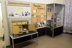 Teche al Museo della Stasi di Lipsia (Germania) con attrezzature per intercettazioni telefoniche - © Alizada Studios / Shutterstock.com