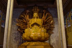 Il tempio cinese di Wat Borom Raja Kanjanapisek, noto anche come Wat Leng Nei Yi 2, nella città di Nonthaburi (Thailandia).
