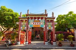 L'ingresso di un tempio nella citta Unesco di Hoi An, in Vietnam - © Truong Cong Hiep / Shutterstock.com 