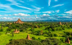 Templi di Bagan, Myanmar. Una bellissima veduta della piana di Began che ospita decine di templi e edifici religiosi. Purtroppo il tentativo dell'Unesco di nominare quest'area patrimonio ...