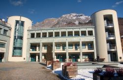 Il complesso della rinomate Terme di Bormio in Valtellina - © Ryszard Stelmachowicz / Shutterstock.com