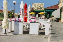 Terrazza all'aperto di un ristorante italiano nel centro di Viareggio, provincia di Lucca, Toscana - © Nick_Nick / Shutterstock.com