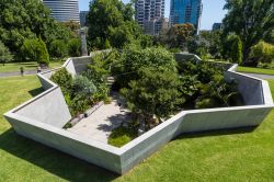 Terrazza con alberi al Tempio della Rimembranza di Melbourne, Australia - © Uwe Aranas / Shutterstock.com