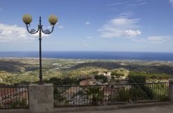 Terrazza panoramica nel borgo di Gerace, Calabria