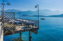 Terrazza sul lago presso Tremezzo, pochi km a sud di Griante, sul Lago di Como (Lombardia).
