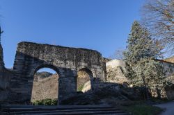 Testimonianze storiche nella cittadina di Susa, provincia di Torino, Piemonte. Crocevia di diversi itinerai transalpini fra Italia e Francia, Susa è contraddistinta da importanti monumenti ...