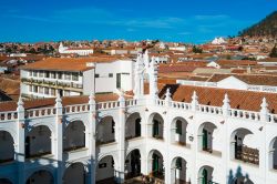 Una vista deli tetti di Sucre dalla sommità del convento di San Felipe Neri, nel cuore della capitale boliviana - foto © Elisa Locci / Shutterstock
