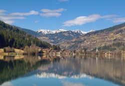 The Brennsee (Feldsee) in Cariniza vicino a Feld am See in Austria