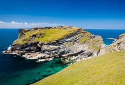 Tintagel Head e le rovine del Castello legato alla leggenda di Re Artù.