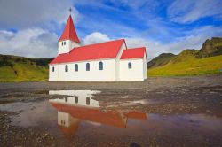 Una tipica chiesetta islandese: in questa immagine quella di Vik i Myrdal, grazioso villaggio del sud dell'Islanda.



