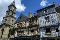 Tipiche case a graticcio nel villaggio bretone di Vannes, Francia - © Claudio Giovanni Colombo / Shutterstock.com