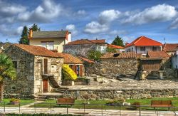 Le tipiche case di Boticas, Portogallo. Oltre allo spettacolo offerto dalla natura, a Boticas è possibile ripercorrere le tracce della cultura millenaria ben visibile negli usi, nelle ...