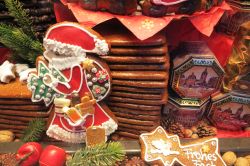Dolcetti natalizi sulle bancarelle del mercatino natalizio di Aquisgrana  - © Moskwa / Shutterstock.com