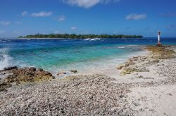 Tiputa Pass, atollo di Rangiroa (Tuamotu), Polinesia Francese. Questo stretto separa i villaggi di Avatoru e Tiputa.
