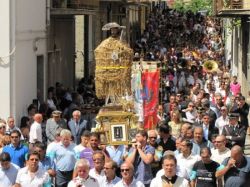 Tolve, Basilicata: la processione di San Rocco - © Amici del Pellegrino, CC BY-SA 3.0, Wikipedia
