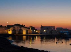 Tonnara e borgo marinaro di Marzamemi, Sicilia  - Costruita nel XVI° secolo, la tonnara di Marzememi è una delle più antiche e importanti della Sicilia orientale. L'ambiente ...