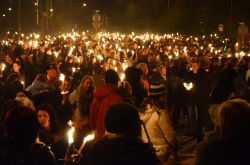 Torchlight Procession la fiaccolata del 30 dicembre a Edimburgo - © Brendan Howard / Shutterstock.com