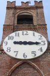 Particolare della torre civica del Belvedere a Mondovì, Piemonte, Italia. Chiamata anche torre dei Bressani, questa costruzione venne eretta fra il XIII° e il XIV° secolo in forme ...