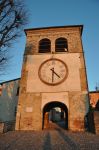 Torre con orologio nel centro di Castiglione delle Stiviere in provincia di Mantova